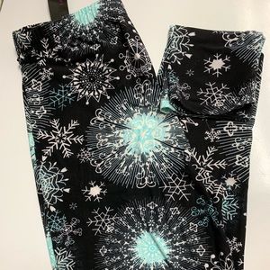 Leggings Depot-Snowflakes never worn with tags